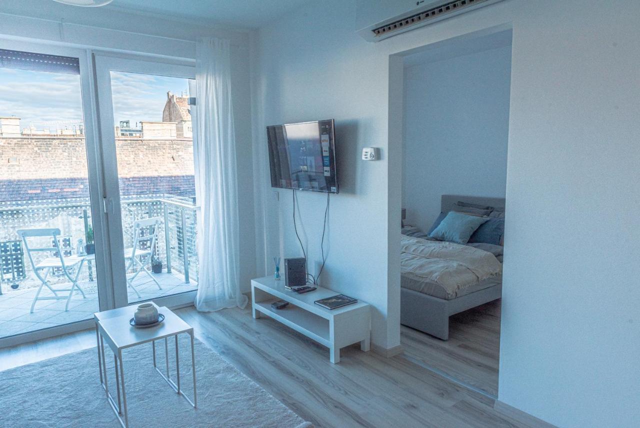 Dob36 Apartment With Free Private Parking And Balcony 부다페스트 외부 사진