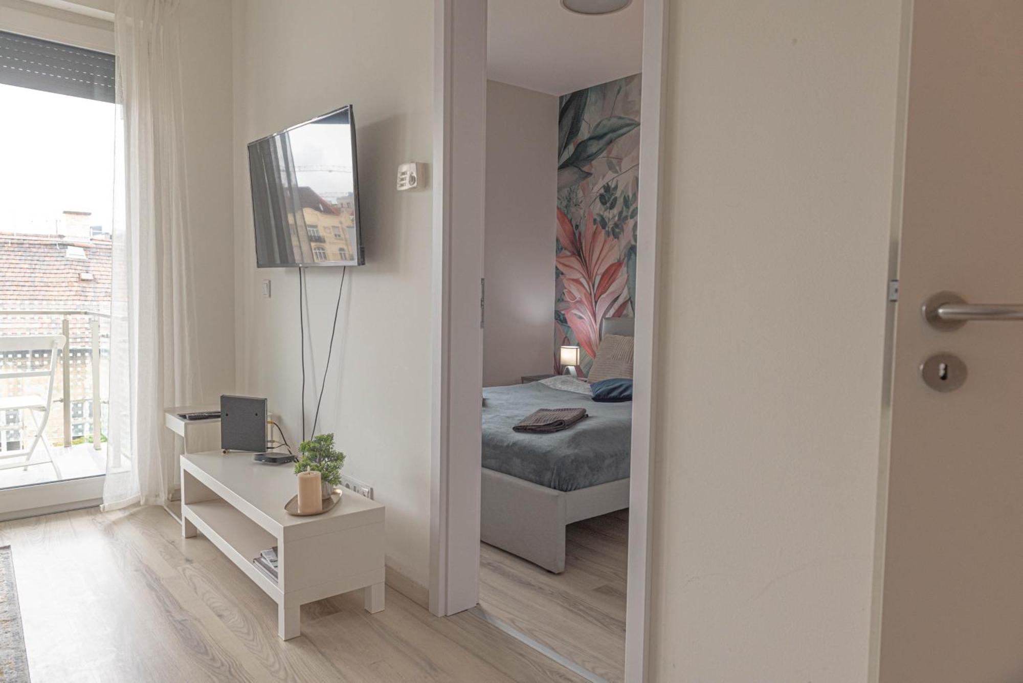 Dob36 Apartment With Free Private Parking And Balcony 부다페스트 외부 사진